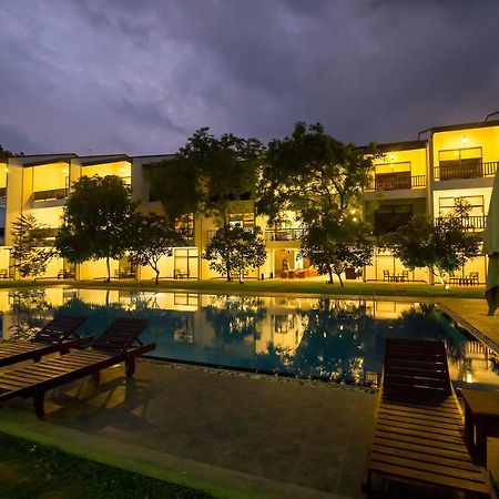 Grand Tamarind Lake Катарагама Екстериор снимка