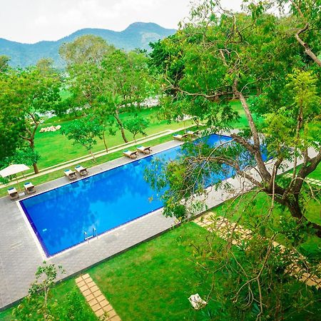 Grand Tamarind Lake Катарагама Екстериор снимка