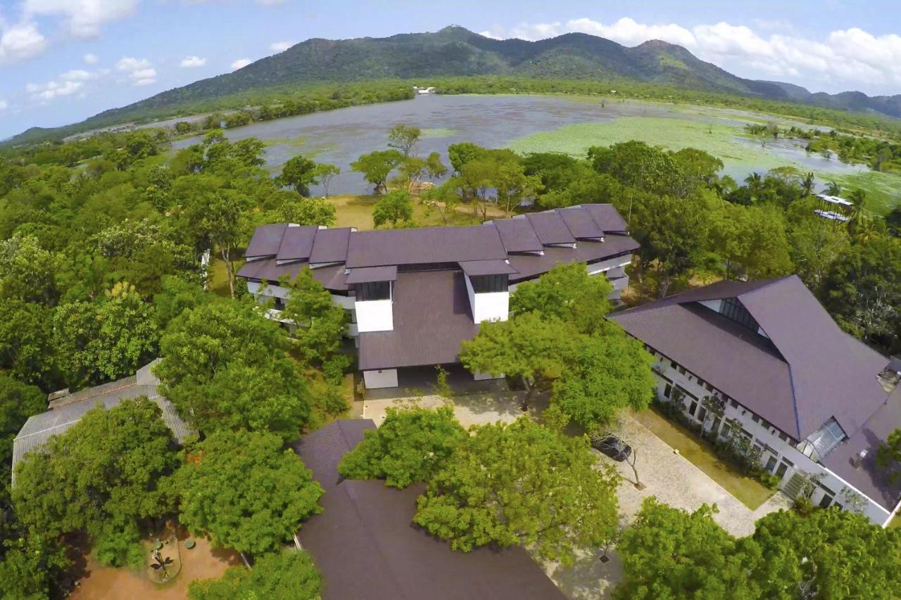 Grand Tamarind Lake Катарагама Екстериор снимка