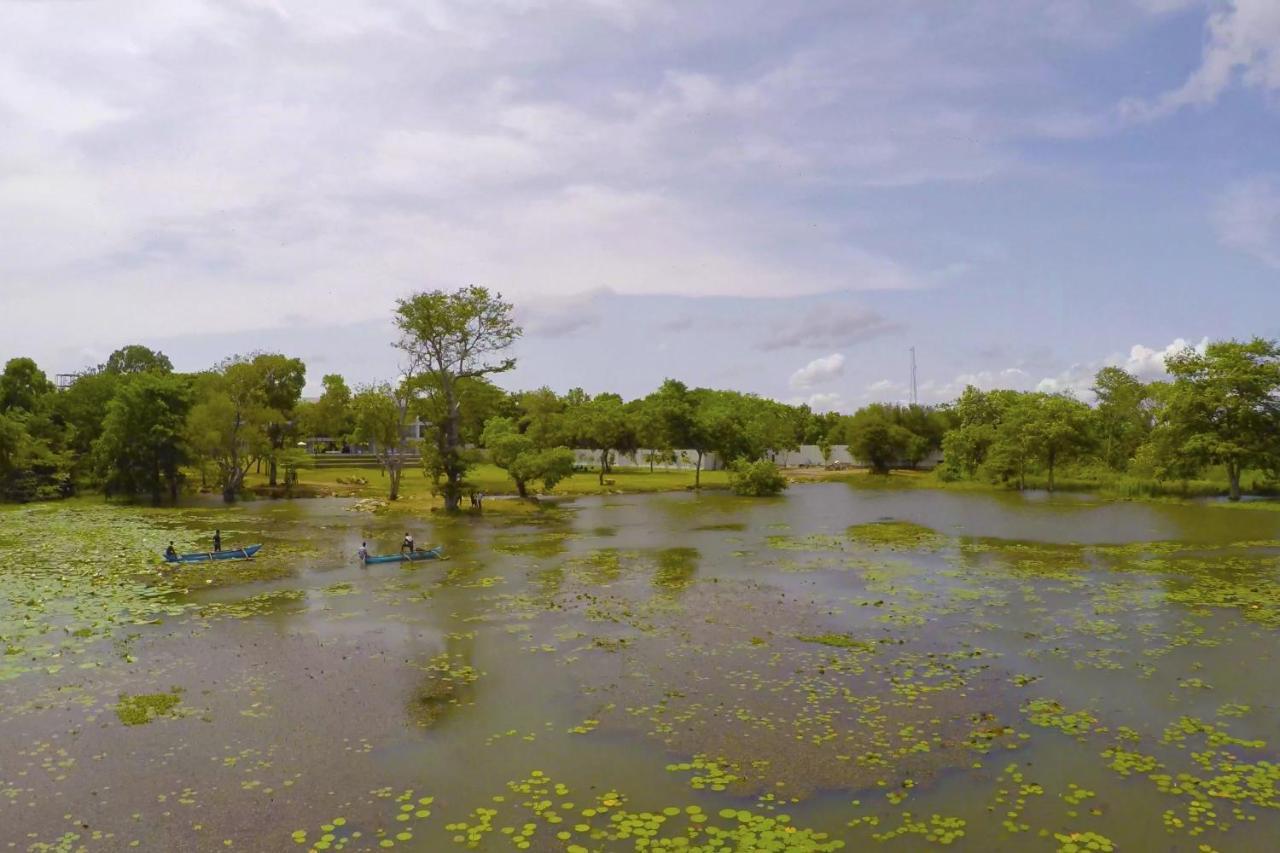 Grand Tamarind Lake Катарагама Екстериор снимка