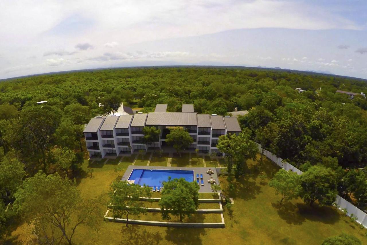 Grand Tamarind Lake Катарагама Екстериор снимка