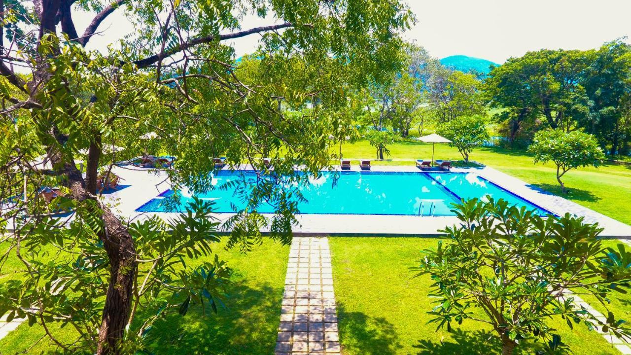 Grand Tamarind Lake Катарагама Екстериор снимка