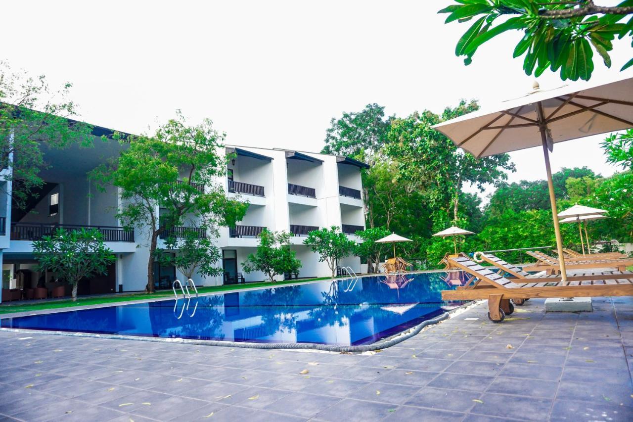 Grand Tamarind Lake Катарагама Екстериор снимка