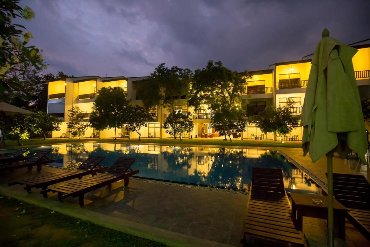 Grand Tamarind Lake Катарагама Екстериор снимка