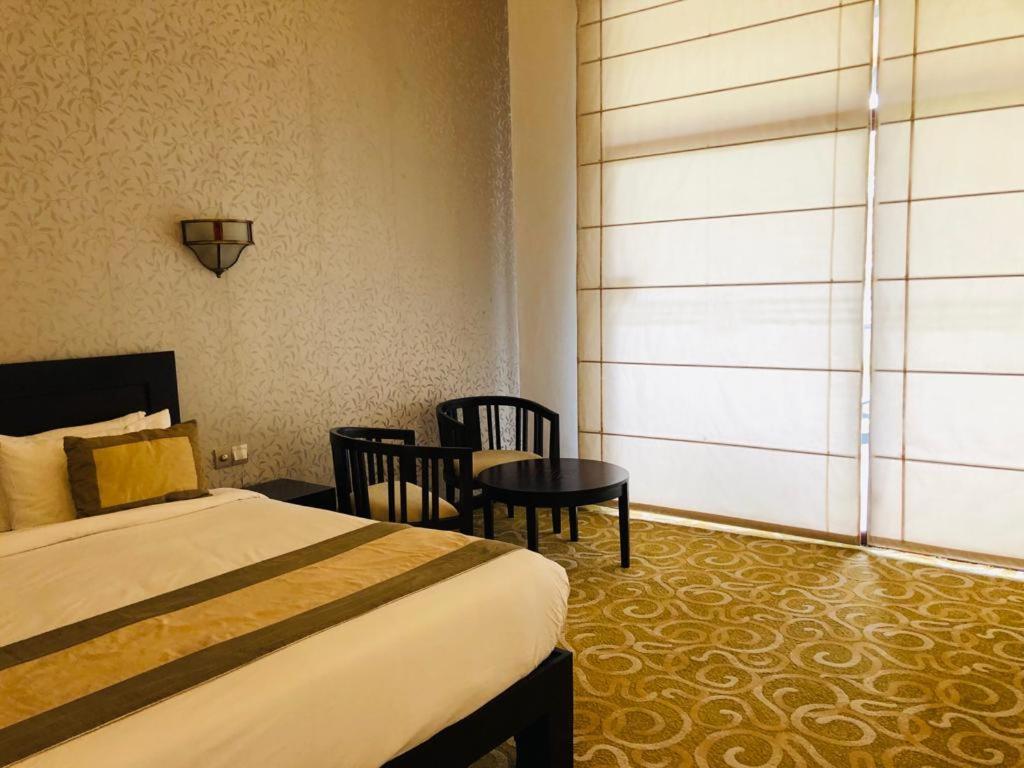 Grand Tamarind Lake Катарагама Екстериор снимка