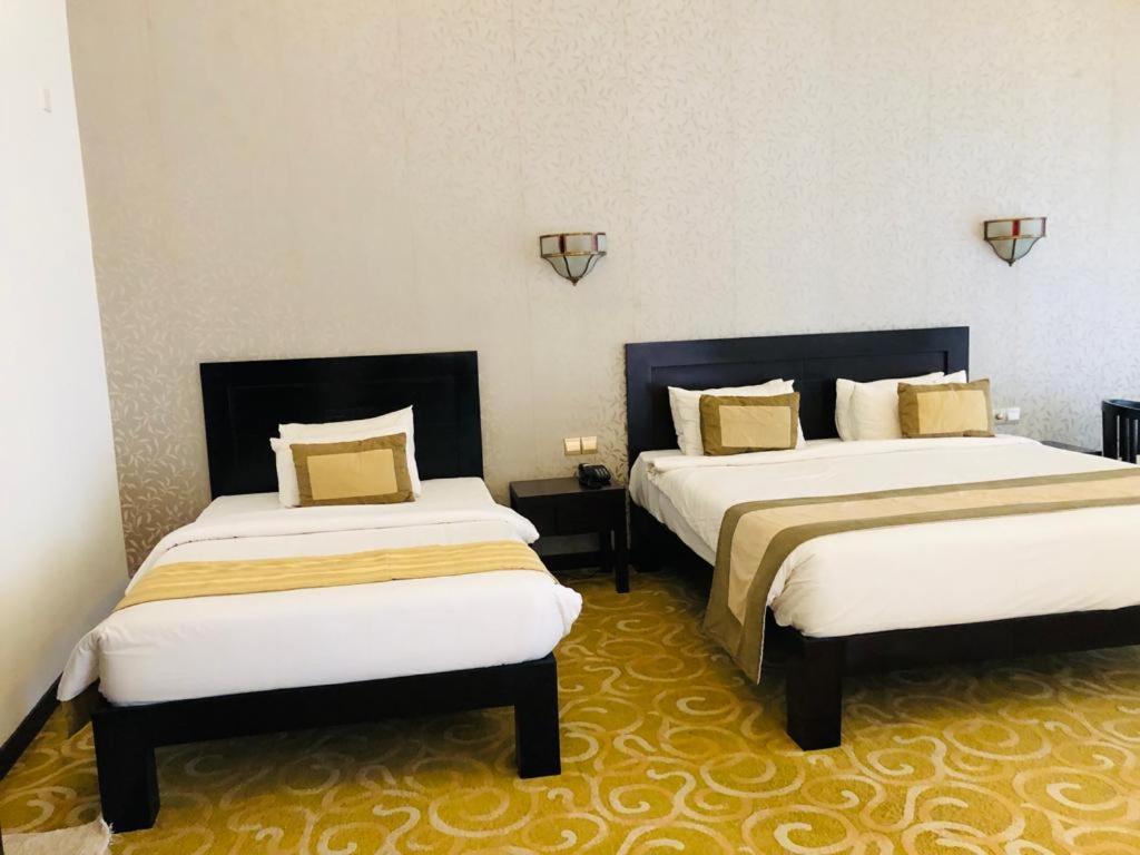 Grand Tamarind Lake Катарагама Екстериор снимка