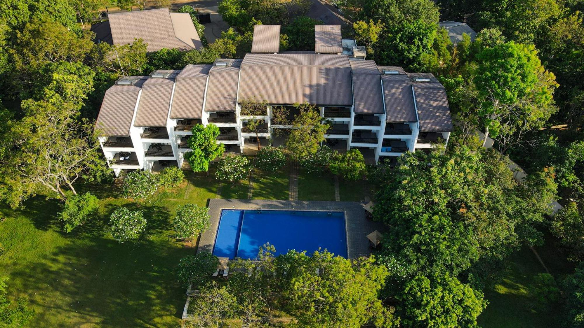 Grand Tamarind Lake Катарагама Екстериор снимка